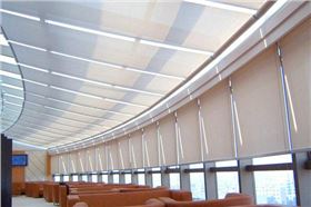 辦公室適合使用哪種窗簾？其優(yōu)缺點(diǎn)都有啥？