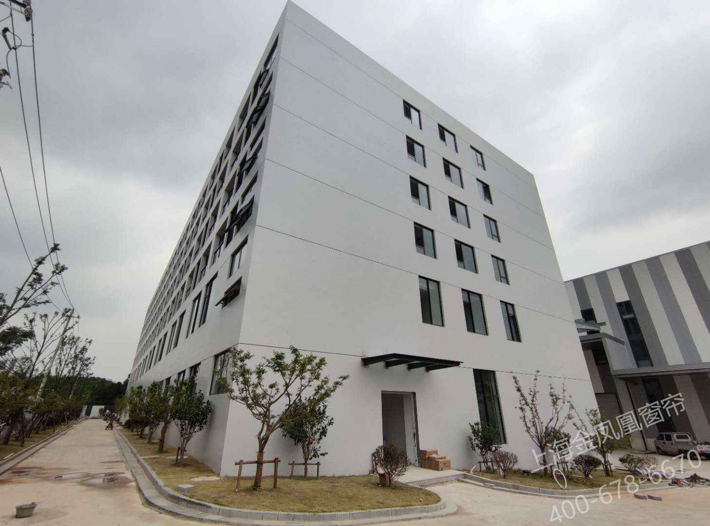 湖州欣世紀建筑系統(tǒng)有限公司宿舍大樓窗簾工程 湖州欣世紀建筑系統(tǒng)有限公司宿舍大樓窗簾工程